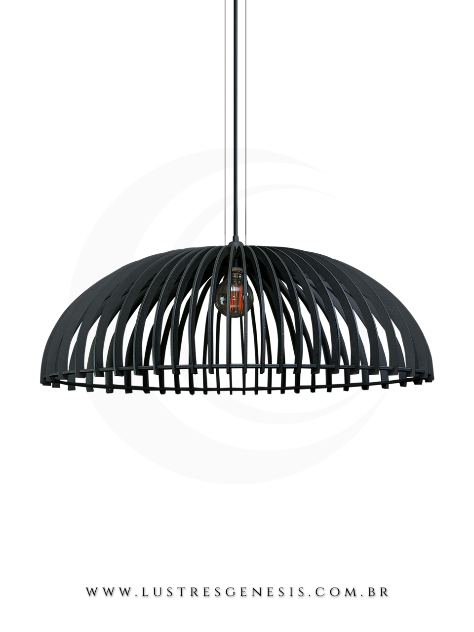 Luminária pendente globo com acabamento em madeira sobre a mesa de jantar em ambiente moderno. Lustres Gênesis loja online venda de Lustres e Iluminação